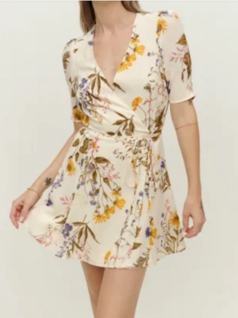 Reformation Lucky Floral Wrap Dress! Size S - Picture 2 of 4